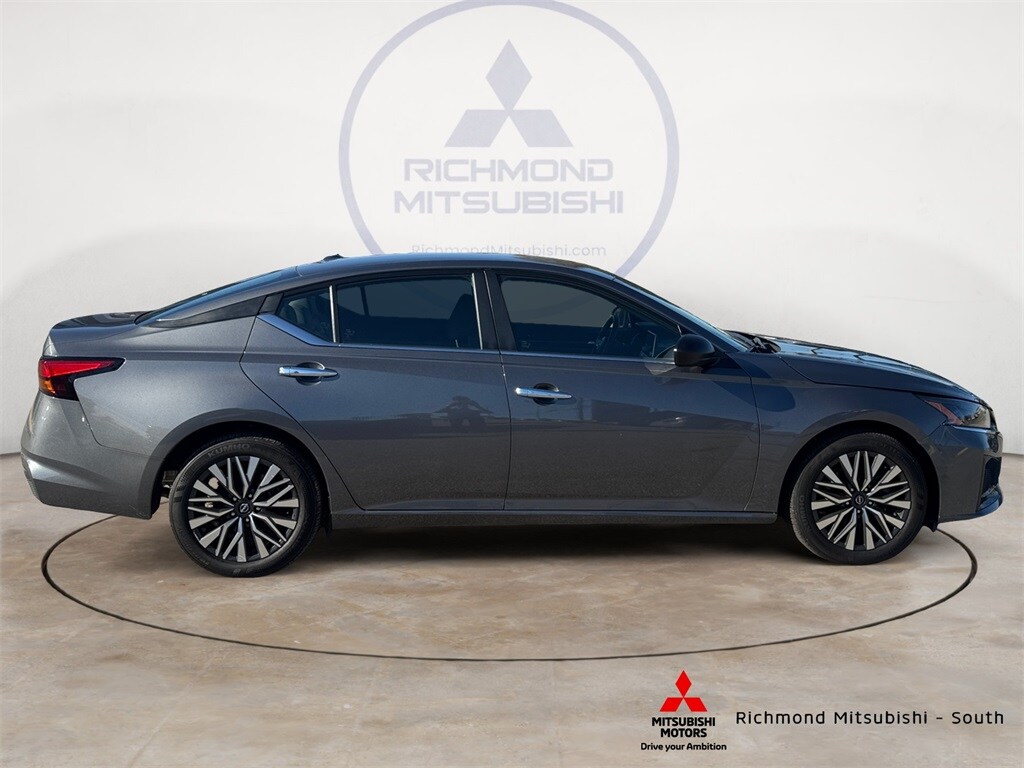 2024 Nissan Altima 2.5 SV photo 2