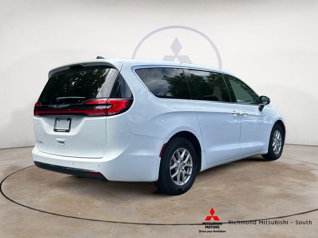 Used 2023 Chrysler Pacifica Touring L Van Passenger Van