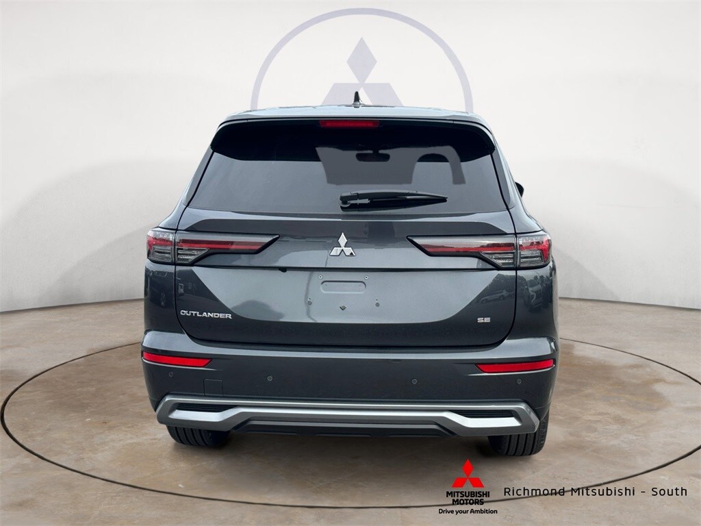 2025 Mitsubishi Outlander SE photo 4
