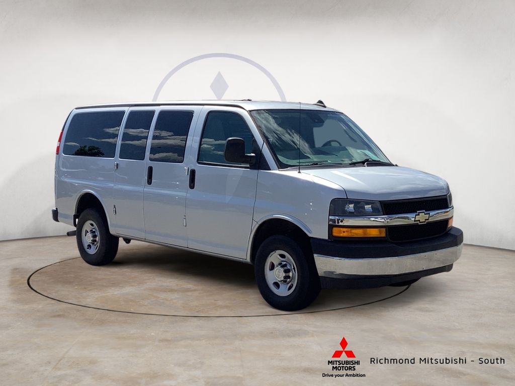 2021 Chevrolet Express 3500 LT's photo