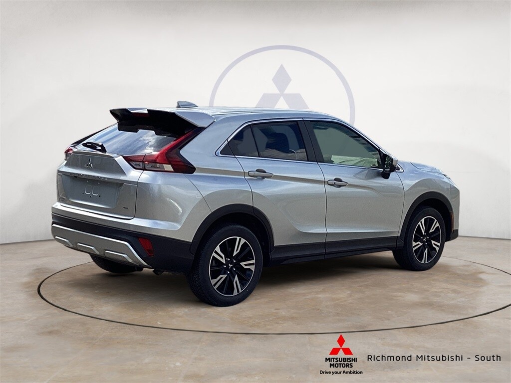 2023 Mitsubishi Eclipse Cross LE photo 3