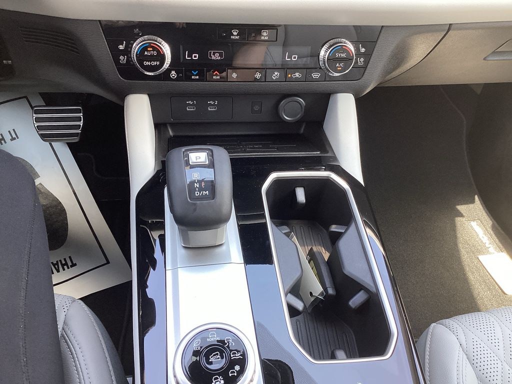 2025 Mitsubishi Outlander SEL Platinum Edition - Photo 24