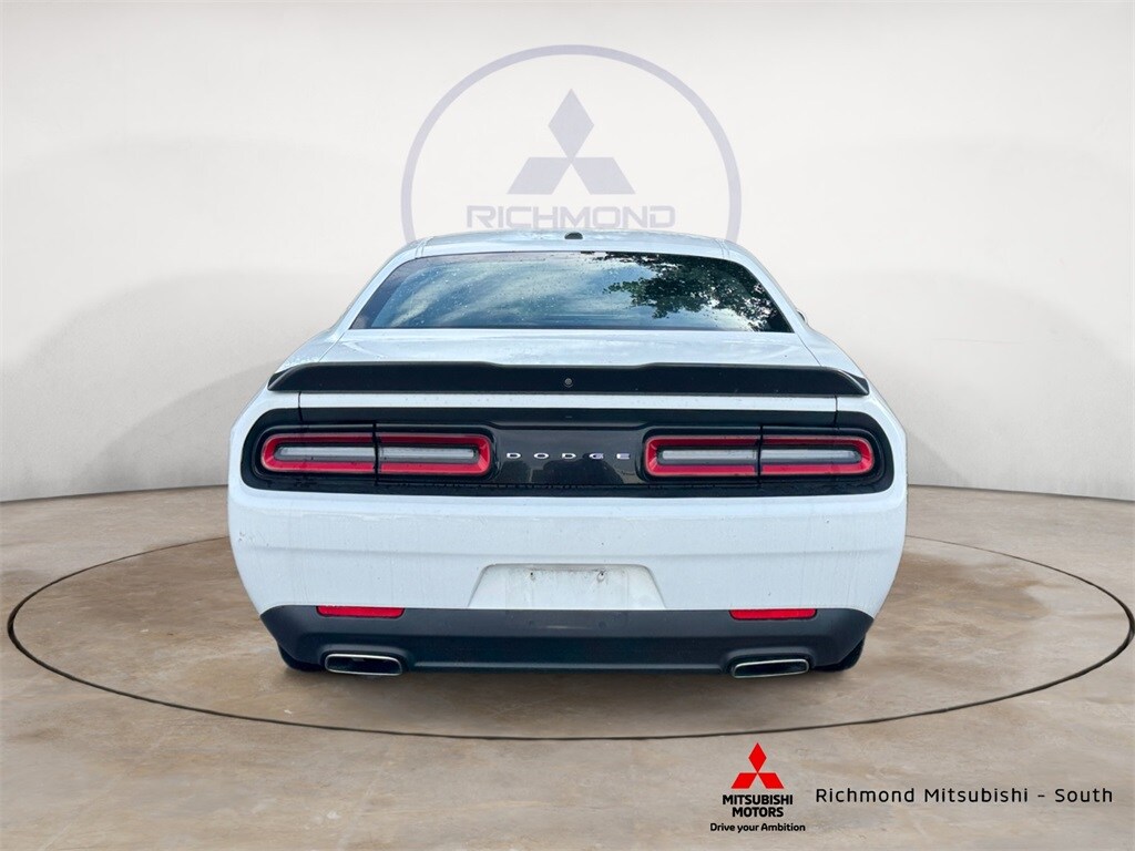 2023 Dodge Challenger SXT photo 4