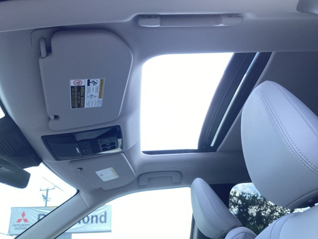 2025 Mitsubishi Outlander SEL Platinum Edition - Photo 17