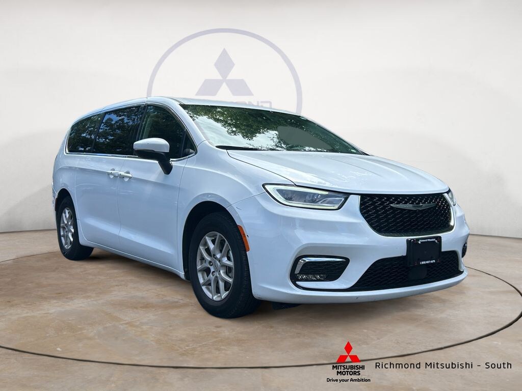 Used 2023 Chrysler Pacifica Touring L Van Passenger Van