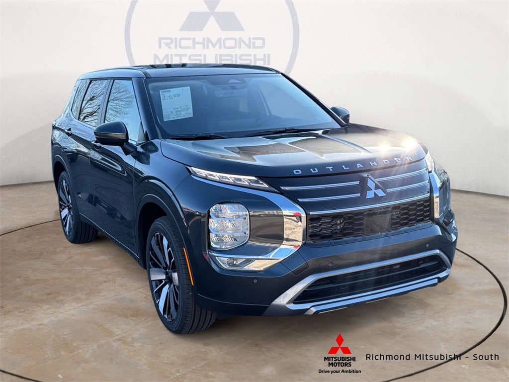 2026 Mitsubishi Outlander SE's photo