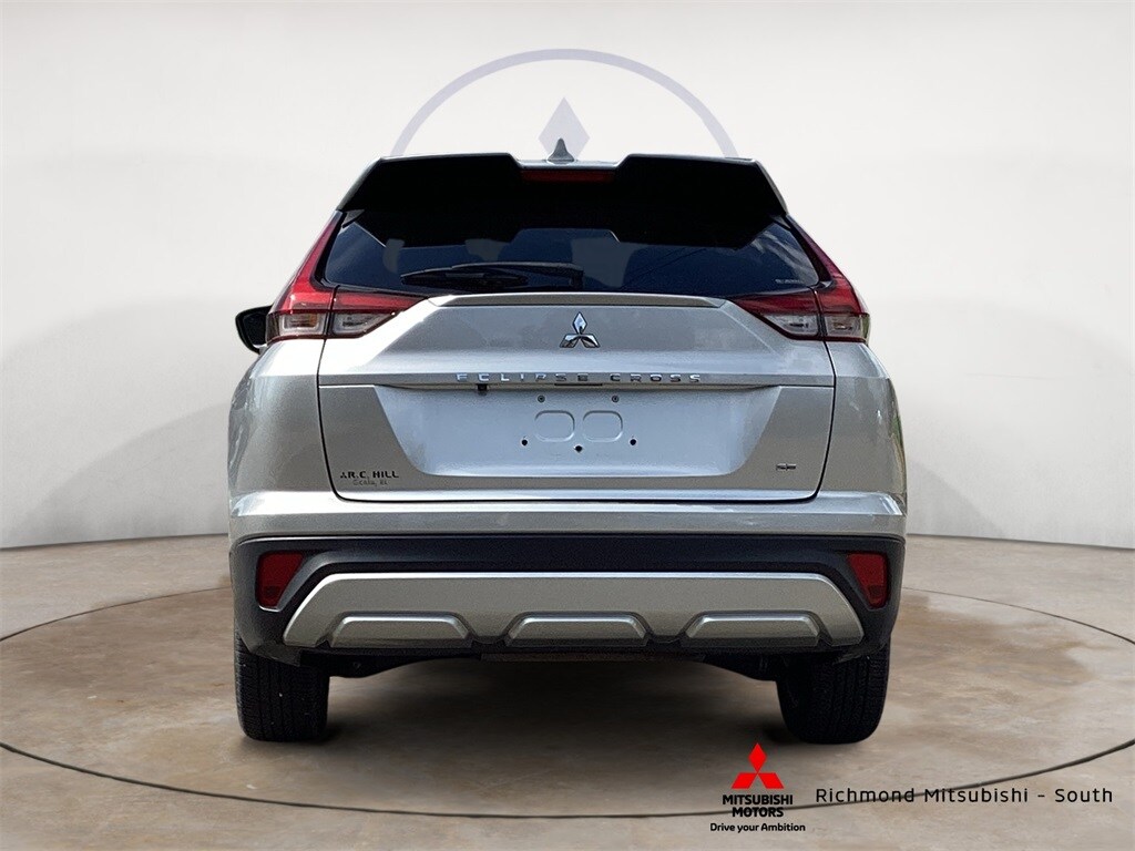 2023 Mitsubishi Eclipse Cross LE photo 4