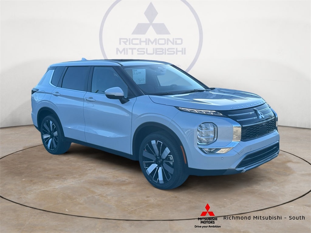 2026 Mitsubishi Outlander SE's photo
