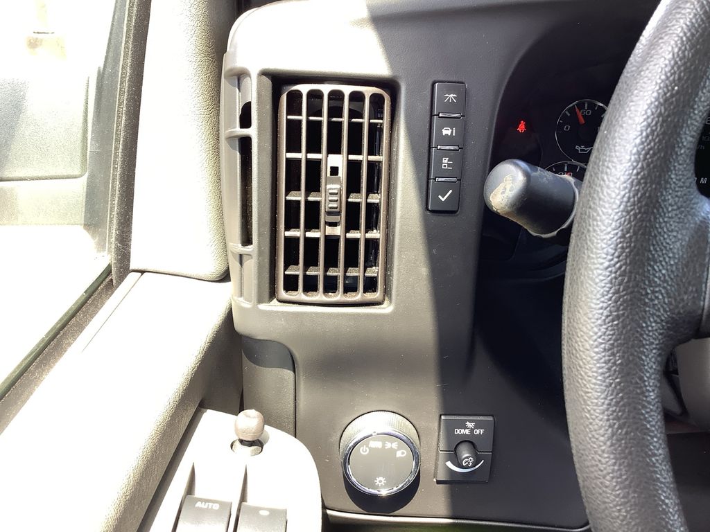 2021 Chevrolet Express Passenger LT - Photo 19