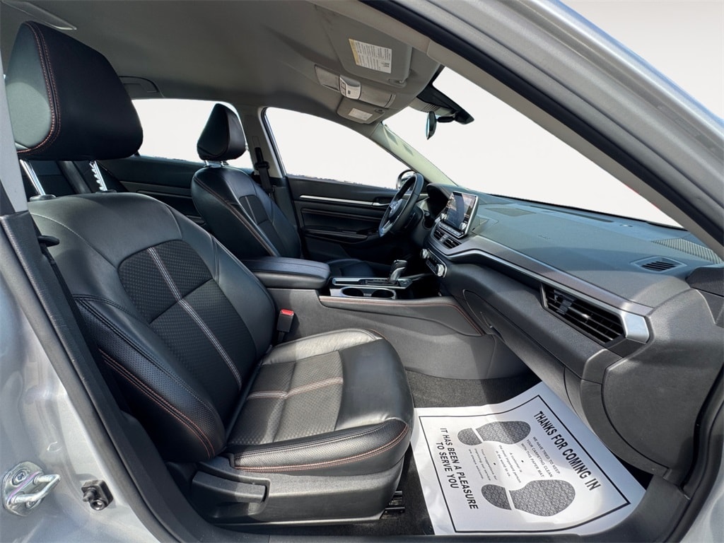 2023 Nissan Altima 2.5 SR photo 4