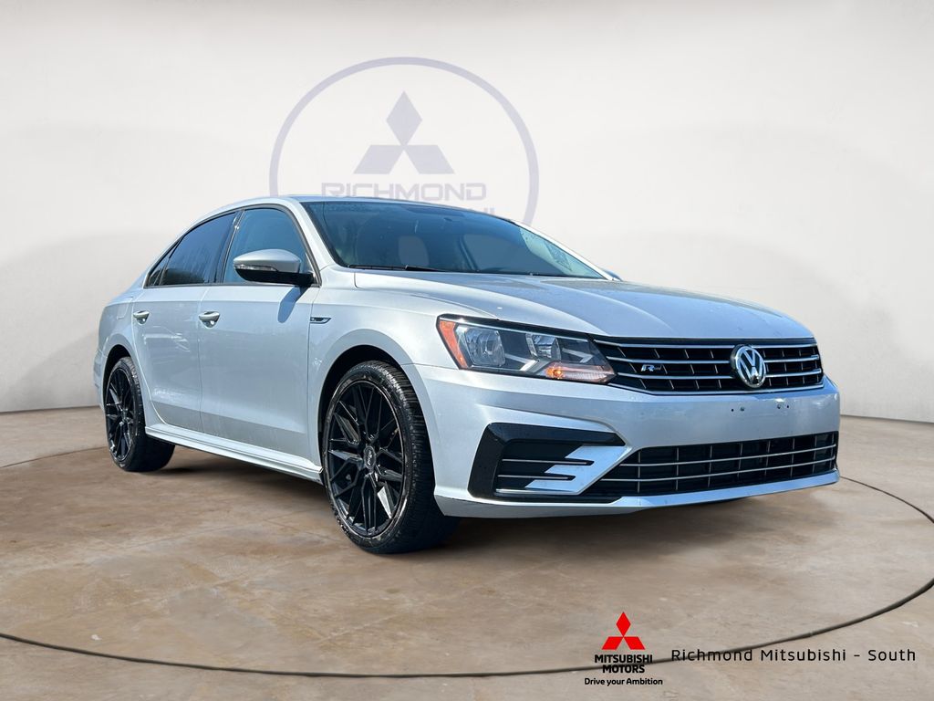 2018 Volkswagen Passat 2.0T R-Line Auto's photo