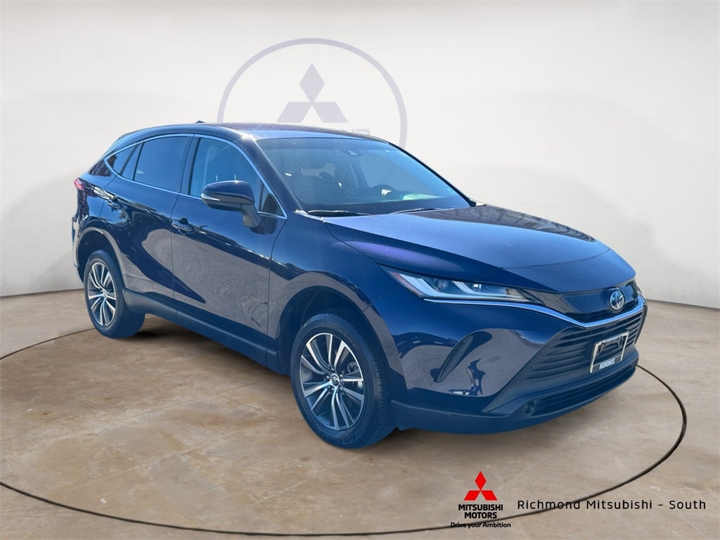 2023 Toyota Venza LE's photo