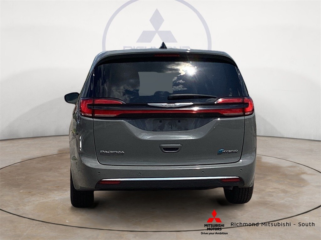 2023 Chrysler Pacifica Touring L photo 4