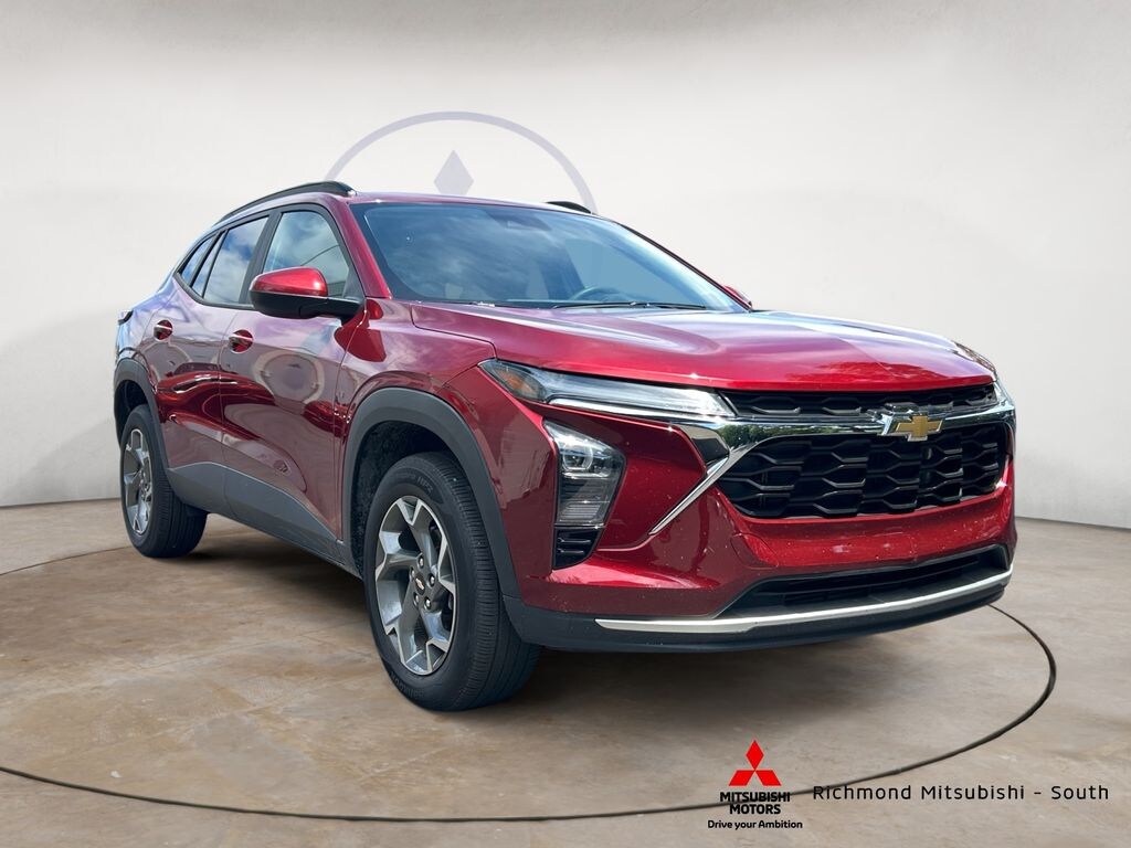 Used 2025 Chevrolet Trax LT SUV