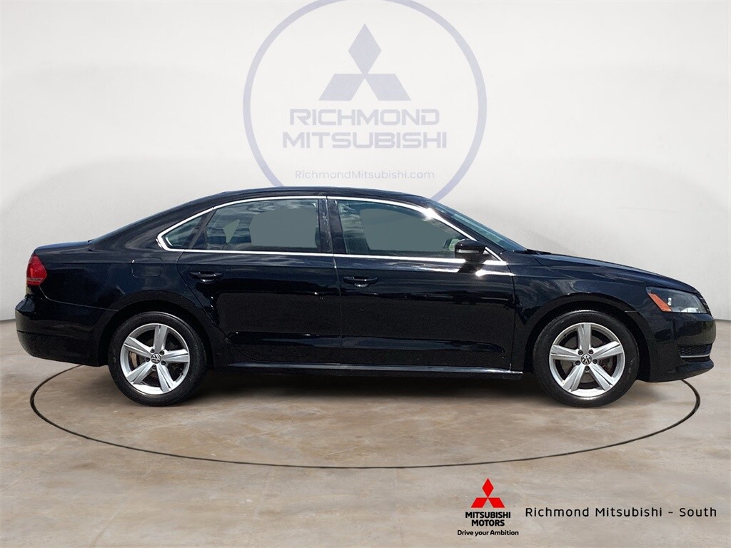 2013 Volkswagen Passat SE photo 2