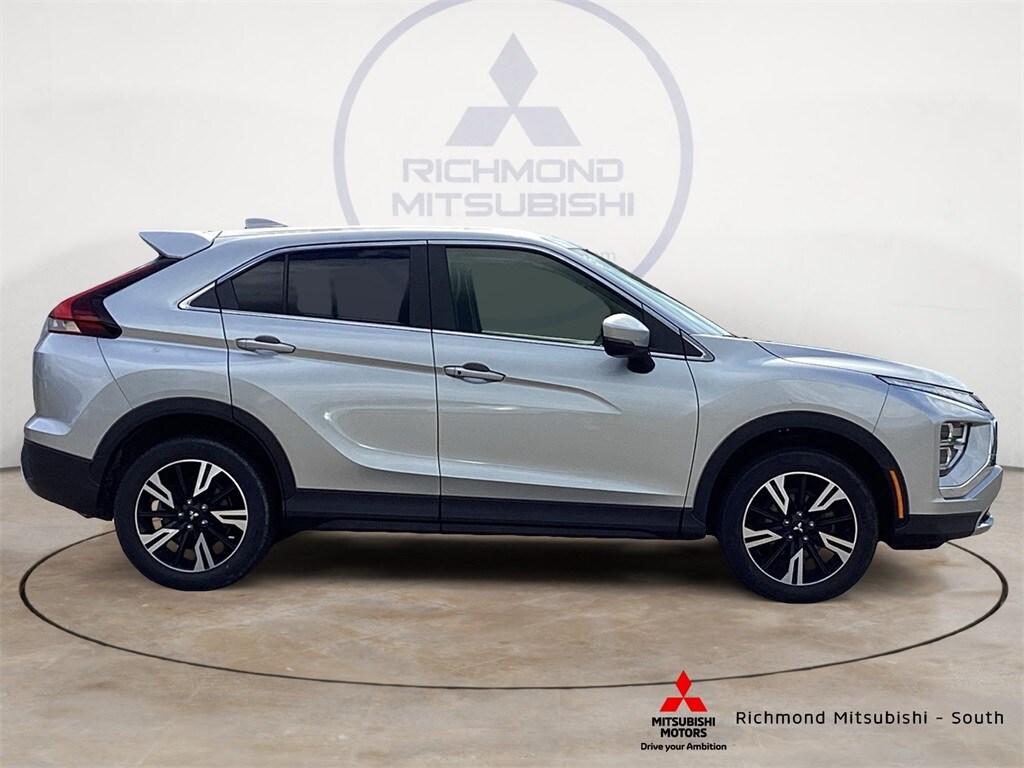 2023 Mitsubishi Eclipse Cross LE photo 2