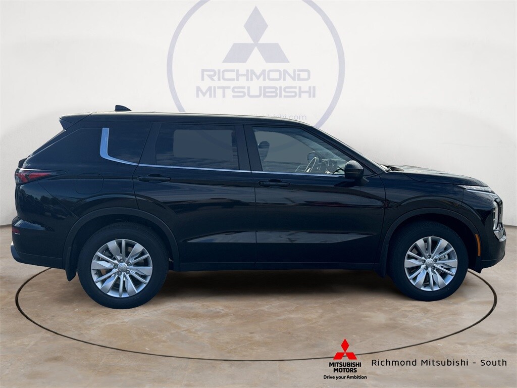 2025 Mitsubishi Outlander ES photo 2