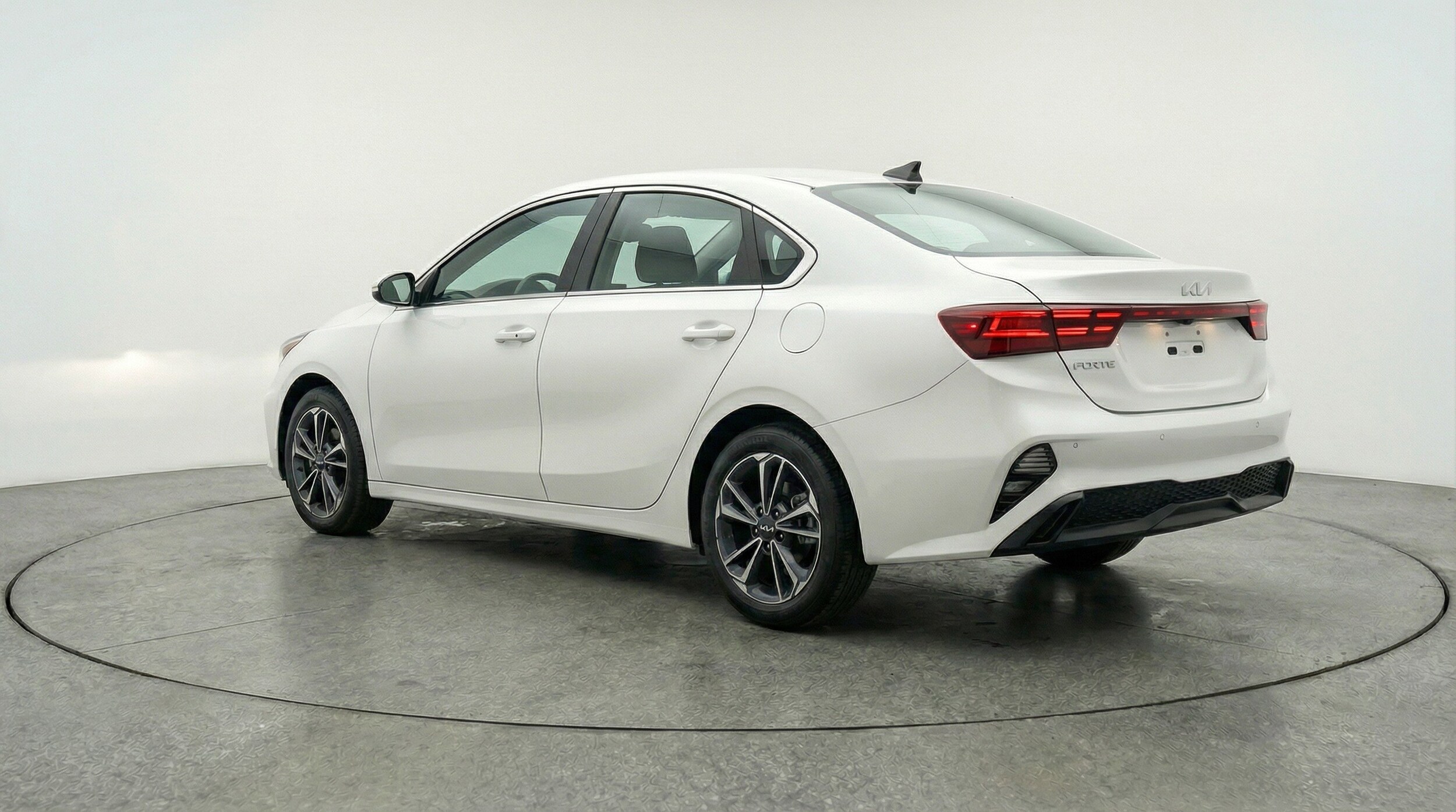 Thumbnail: 2024 Kia Forte - 6