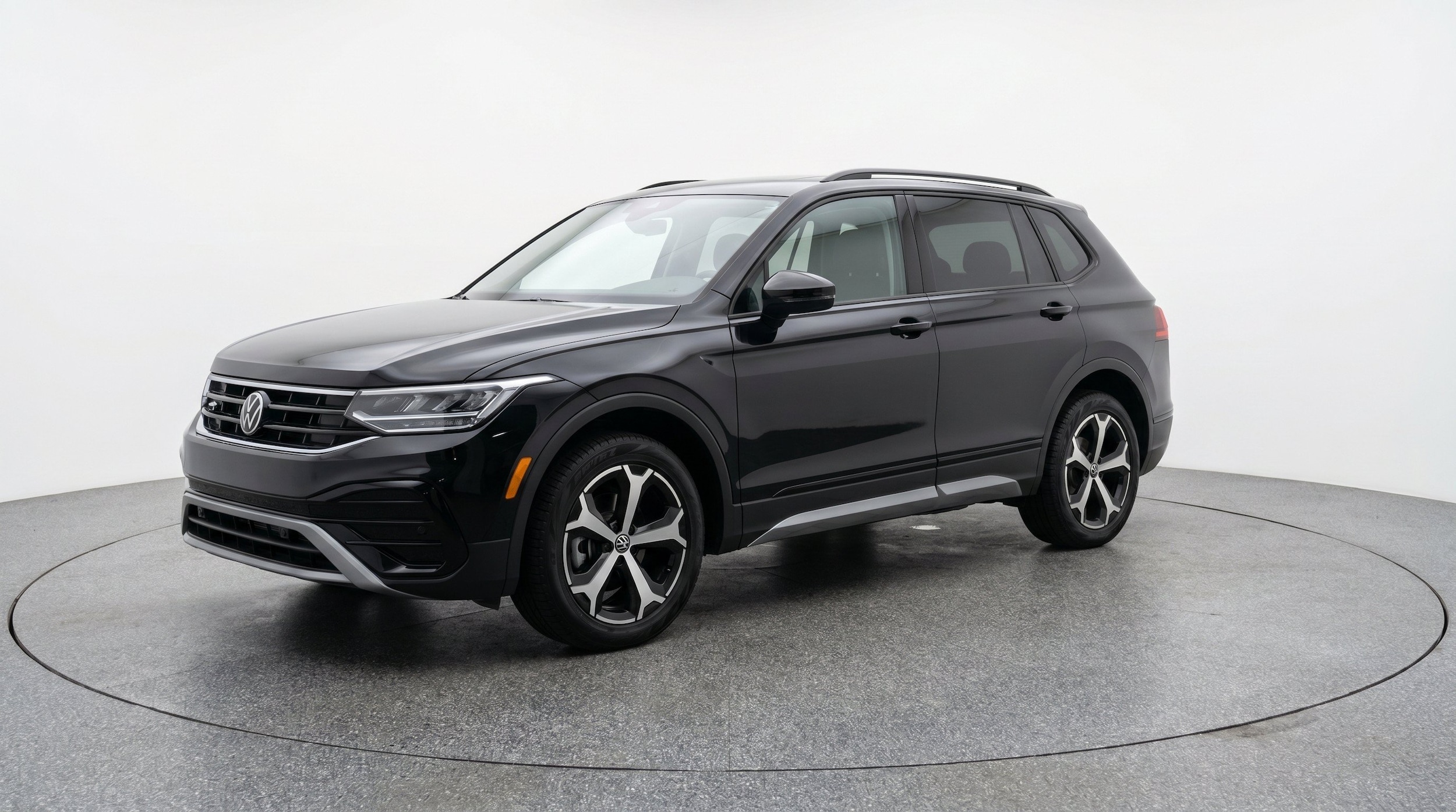 Thumbnail: 2026 Volkswagen Tiguan - 3