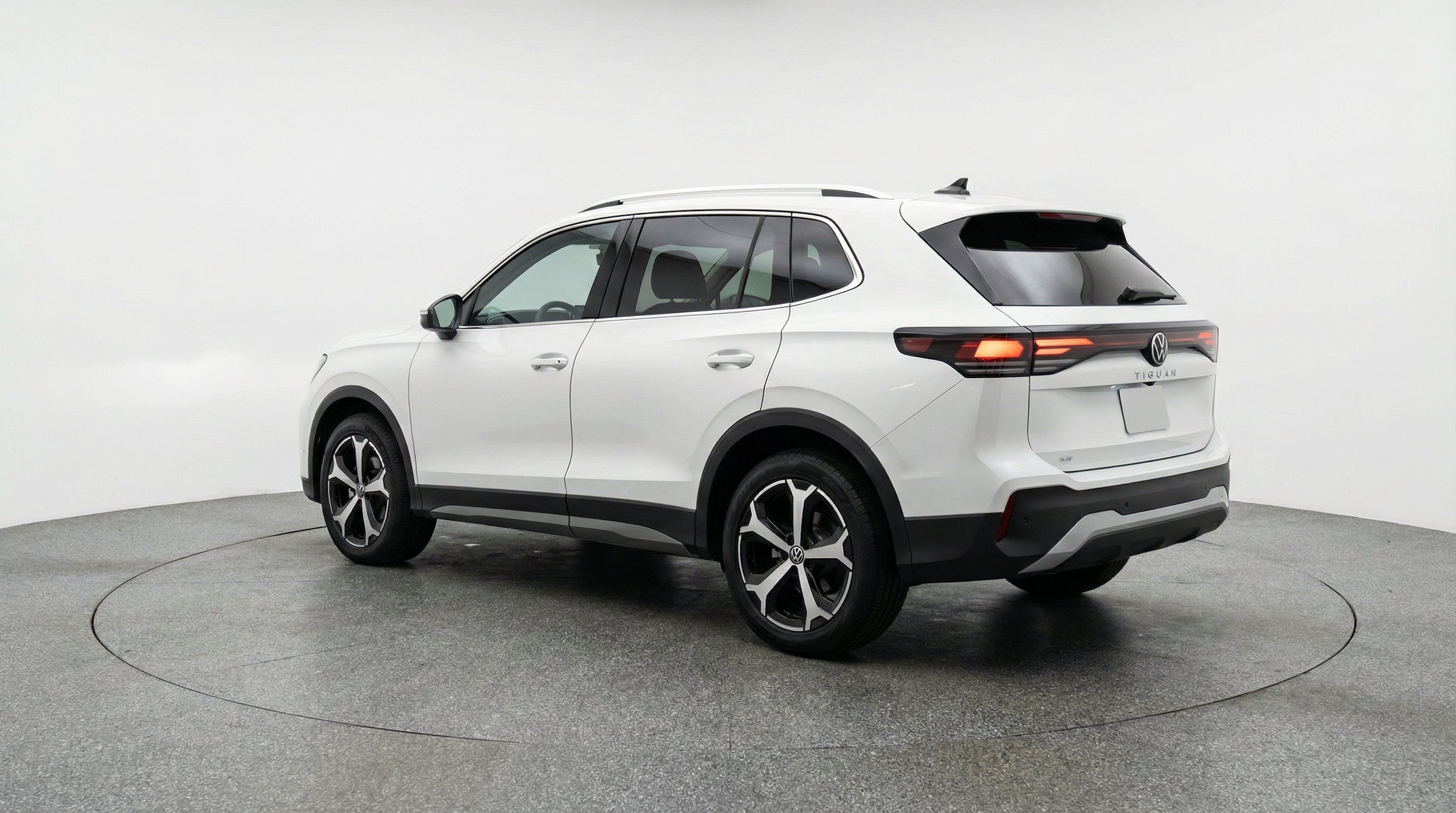 Thumbnail: 2026 Volkswagen Tiguan - 6