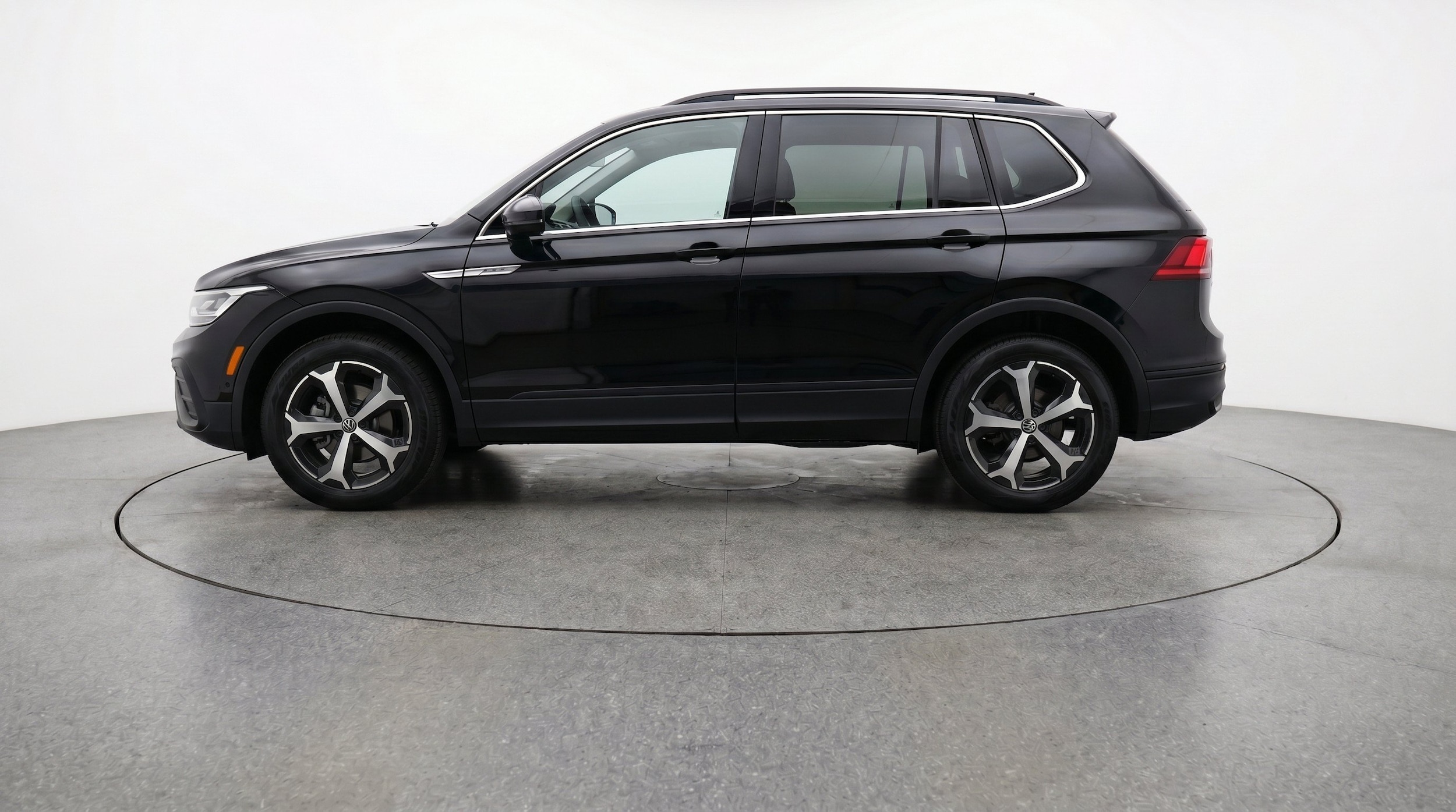 Thumbnail: 2026 Volkswagen Tiguan - 5