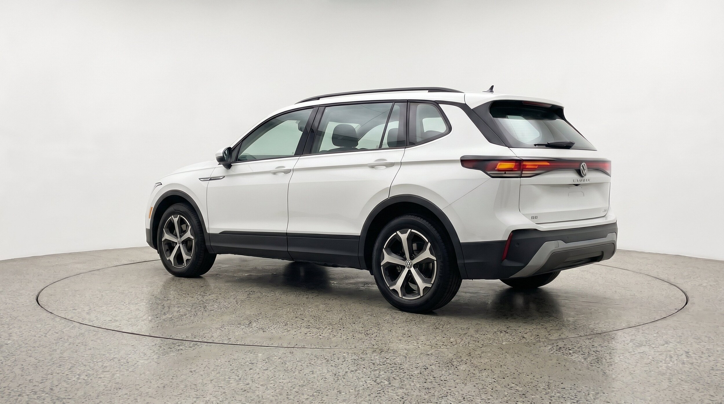 Thumbnail: 2026 Volkswagen Tiguan - 6