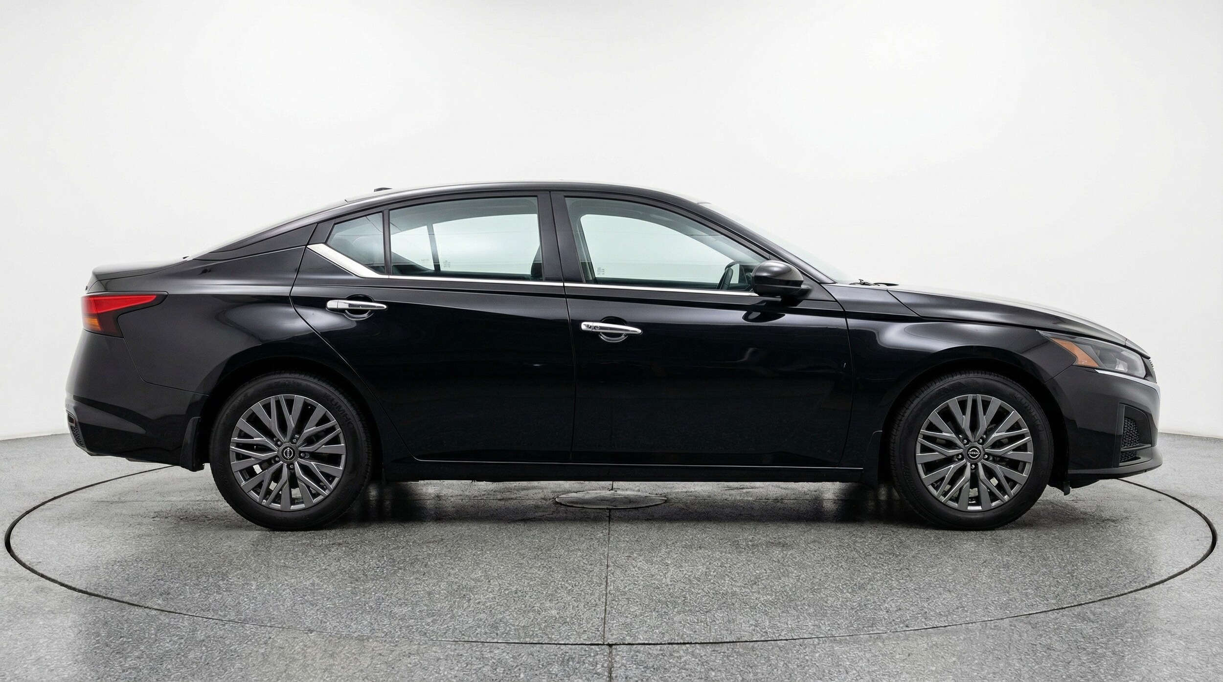 Thumbnail: 2025 Nissan Altima - 8