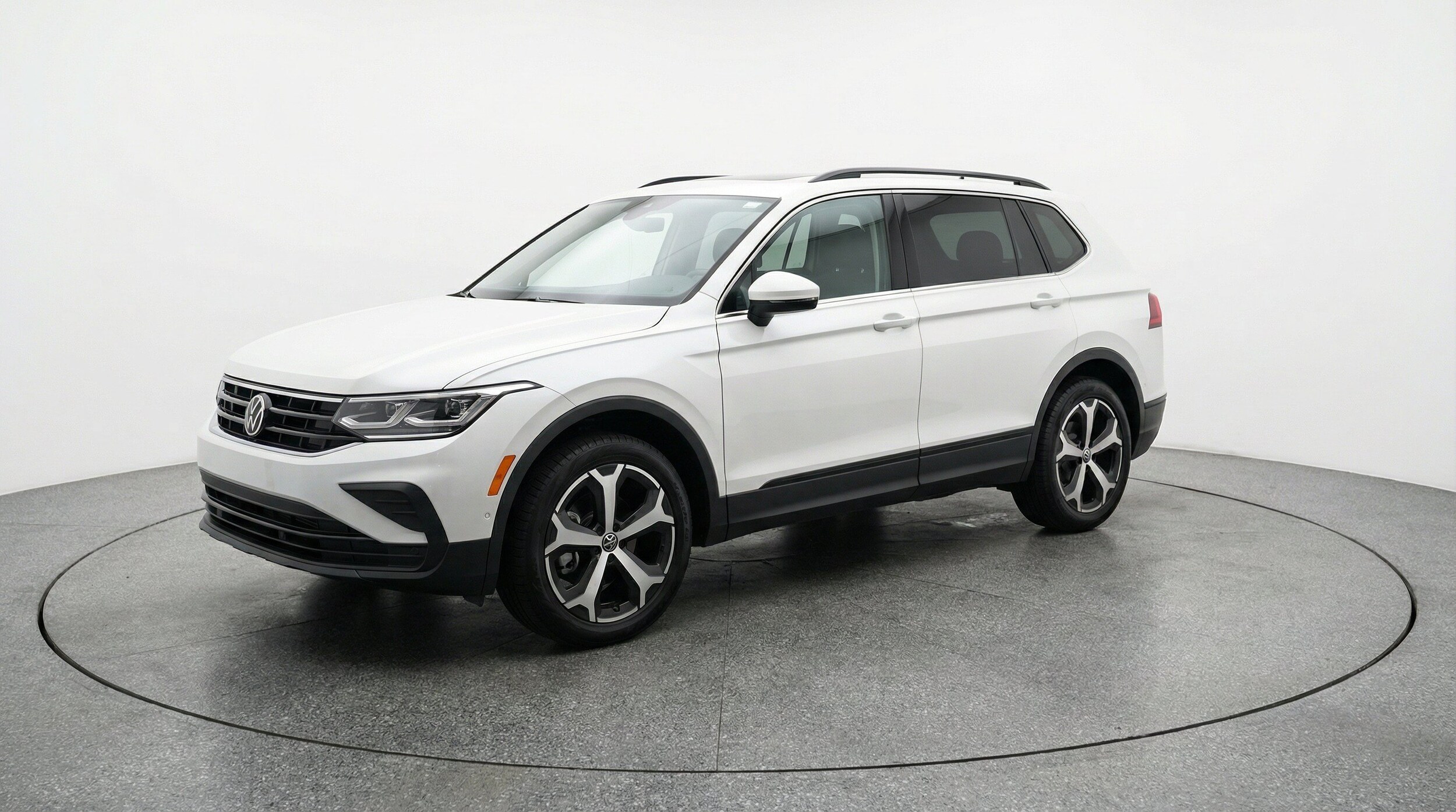 Thumbnail: 2026 Volkswagen Tiguan - 3