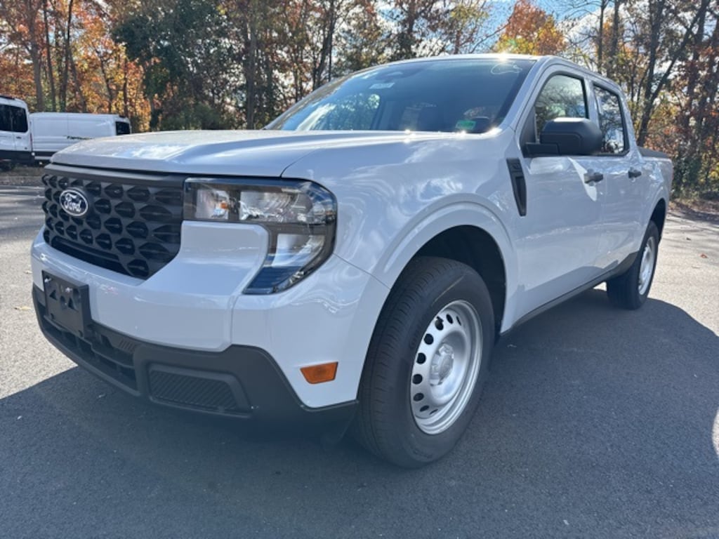 New 2025 Ford Maverick XL 4D Crew Cab