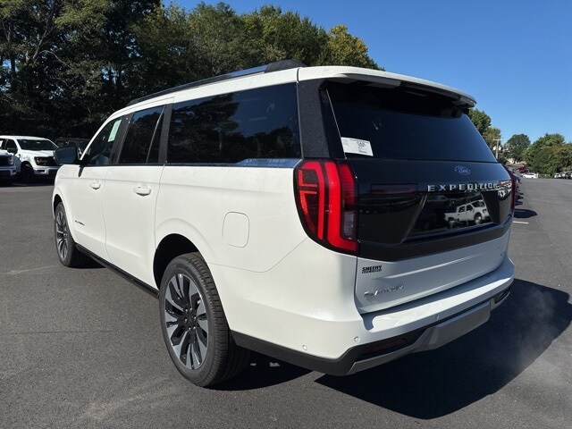 2025 Ford Expedition MAX Platinum photo 3