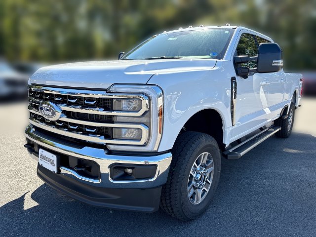 2027 Ford F-250 Lariat 4D Crew Cab