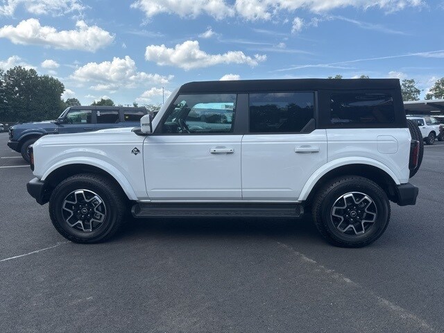 2025 Ford Bronco Outer Banks photo 2