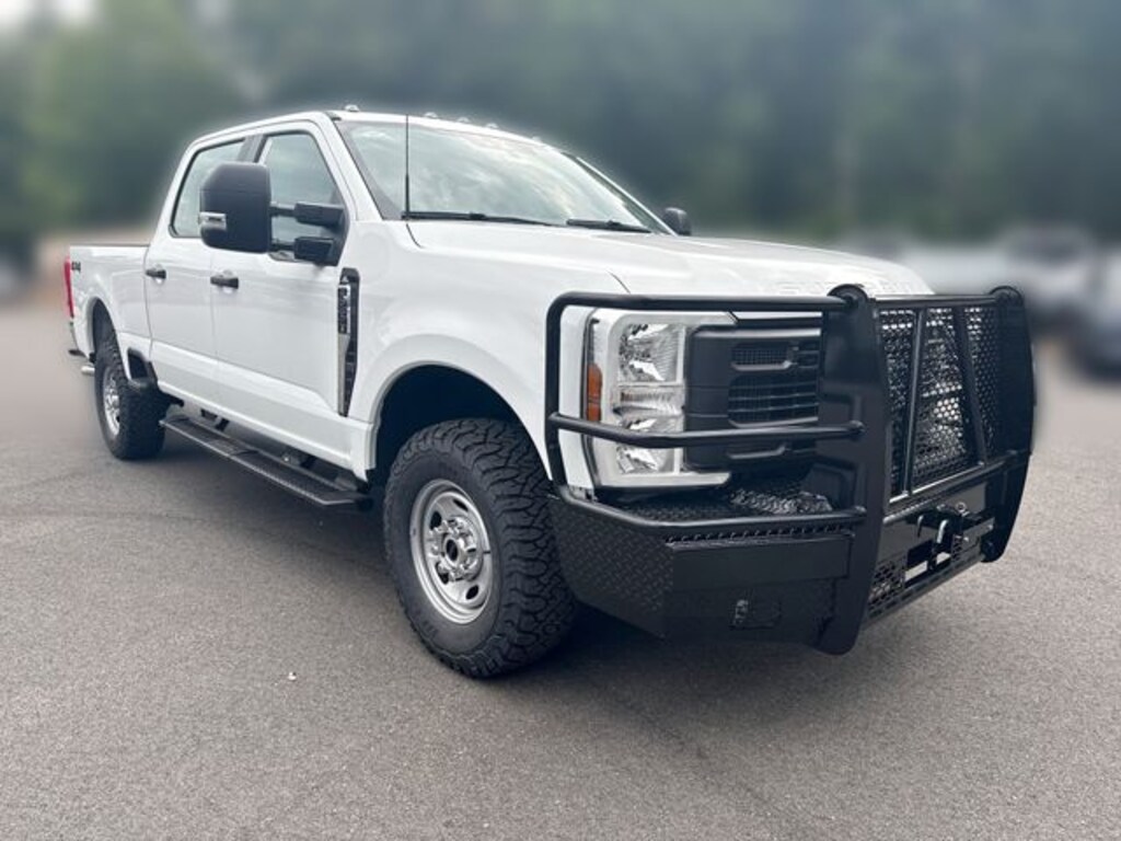 New 2026 Ford F-250 XL Custom 4D Crew Cab