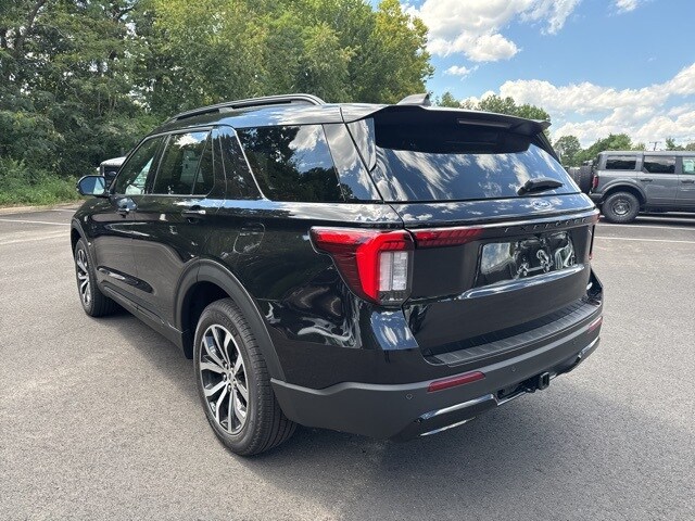 2025 Ford Explorer ST-Line photo 3