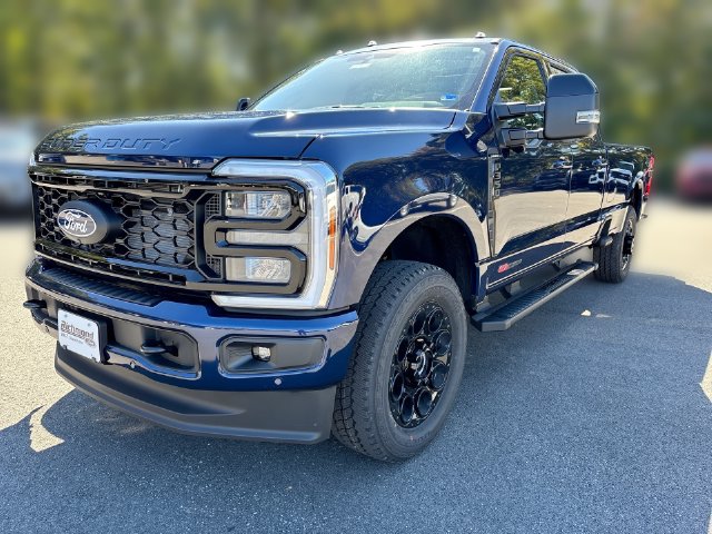 2027 Ford F-350 Lariat 4D Crew Cab