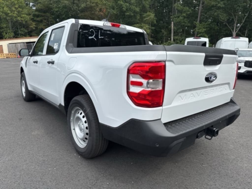 New 2025 Ford Maverick XL 4D Crew Cab