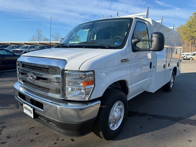 2026 Ford E-Series SRW E-350 Super Duty 138 in WB's photo