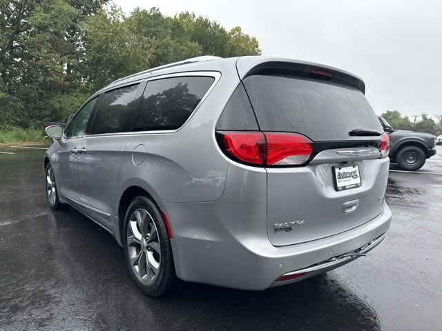 2018 Chrysler Pacifica Limited photo 3