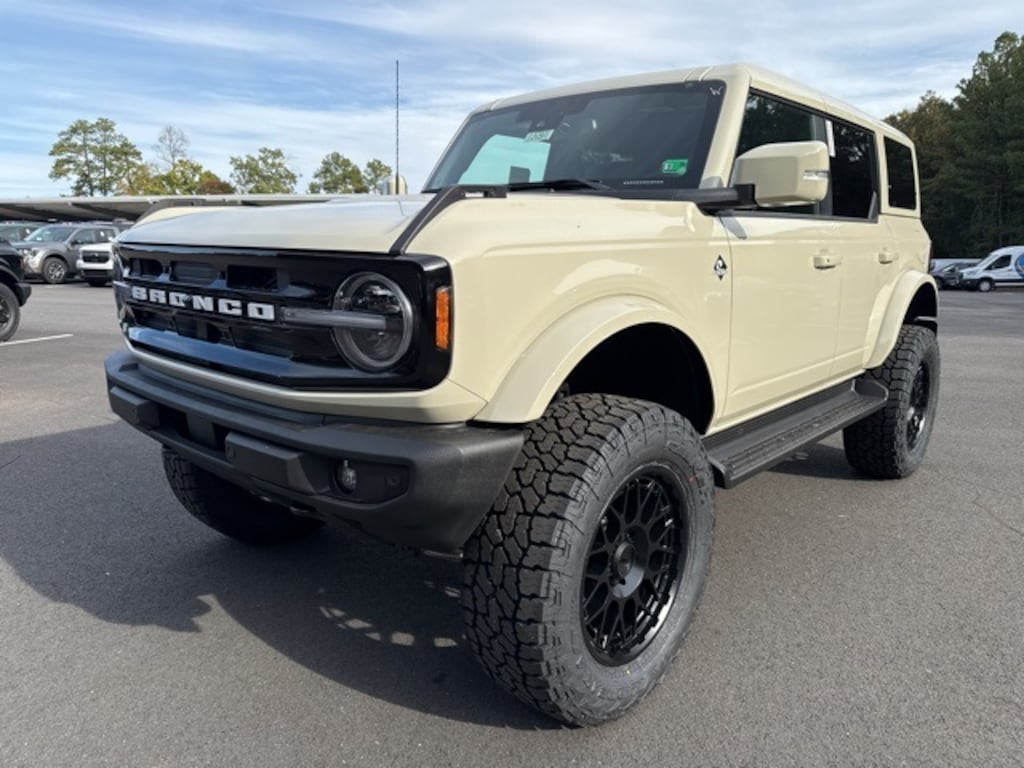 New 2025 Ford Bronco Outer Banks CUSTOM LIFT, TIRES, AND WHEELS 4D Sport Utility