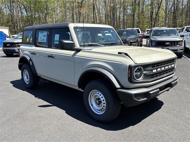 2025 Ford Bronco Base photo 2