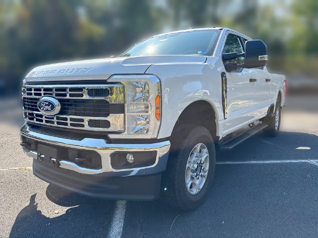 2027 Ford F-250 XLT 4D Crew Cab