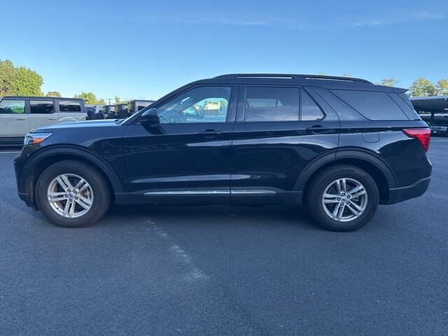 2024 Ford Explorer XLT photo 2