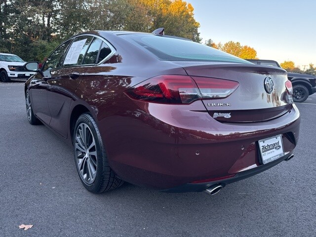 2018 Buick Regal Essence photo 3