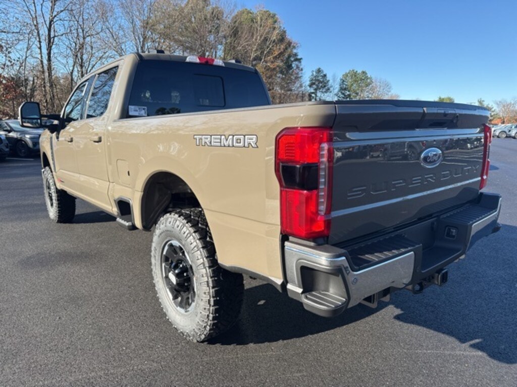 New 2026 Ford F-350 Lariat 4D Crew Cab