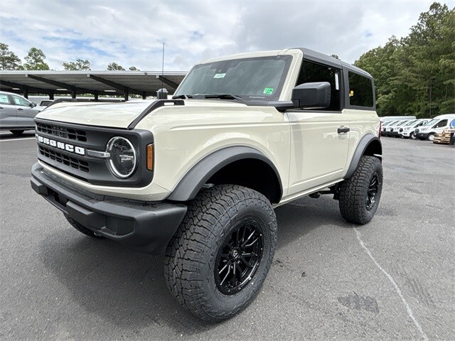 2025 Ford Bronco Base photo 4