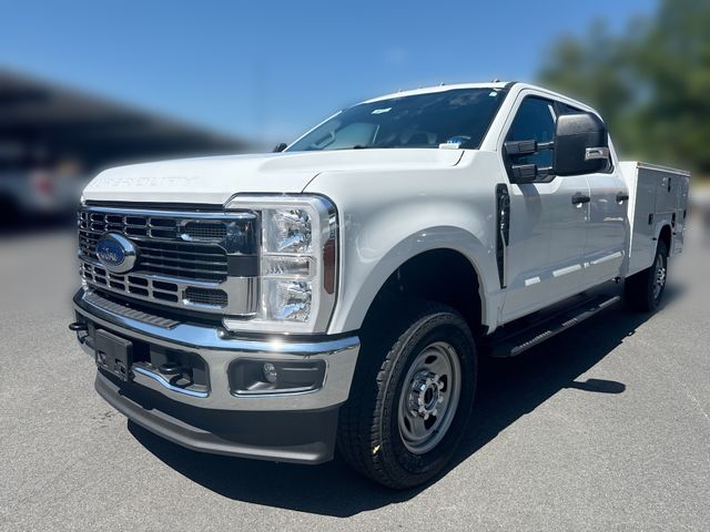 2026 Ford F-350 Chassis 4D Crew Cab/Chassis 
