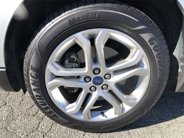 2018 Ford Edge Titanium photo 2