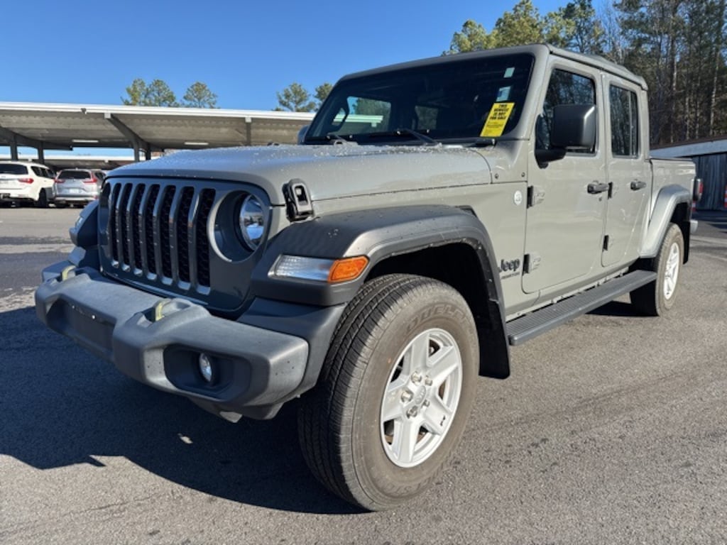 Used 2021 Jeep Gladiator Sport Truck