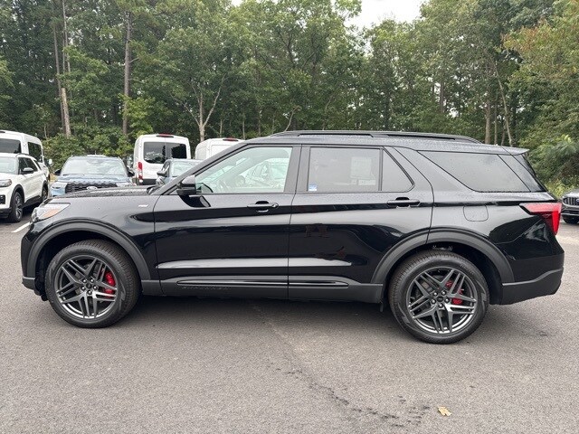 2025 Ford Explorer ST-Line photo 2