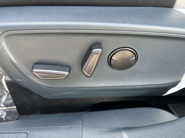 2025 Ford Maverick XLT - Photo 13